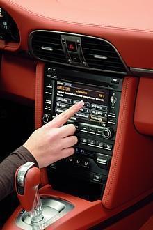 Das neue Porsche Communication Management (PCM) mit Touchscreen-Monitor.